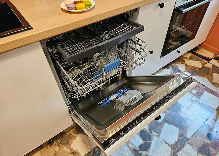 Eclectic Romexpo 2br Near Metro *