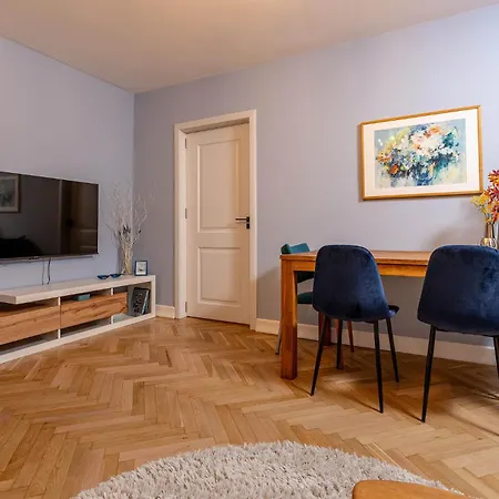 דירה Eclectic Romexpo 2br Near Metro בוקרשט