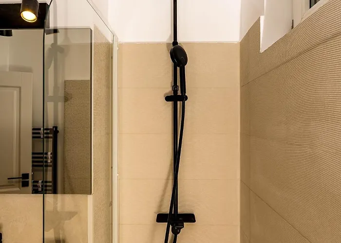 Eclectic Romexpo 2br Near Metro דירה