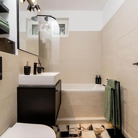 Daire Eclectic Romexpo 2br Near Metro